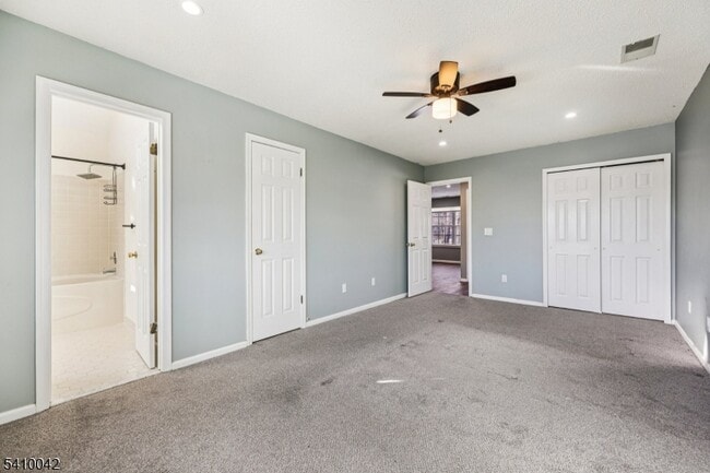 Building Photo - 1075 Ash Dr