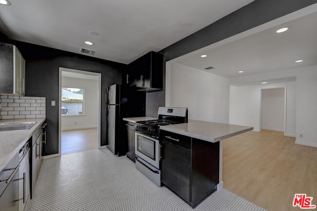 Building Photo - 6044 Varna Ave