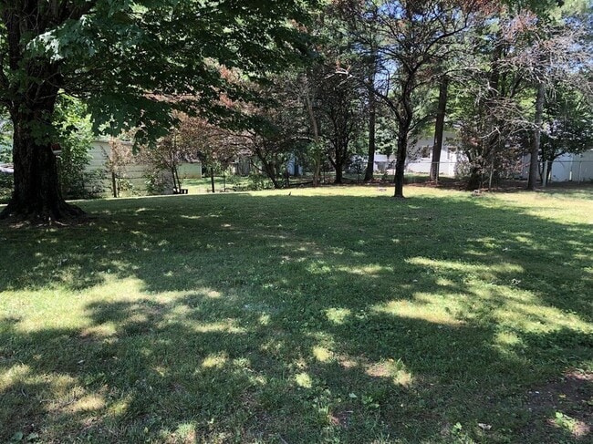 Building Photo - AVAILABLE JULY 15TH.  3 BEDROOM 1 1/2 BATH...