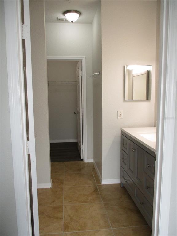 Building Photo - 6055 Westgate Dr