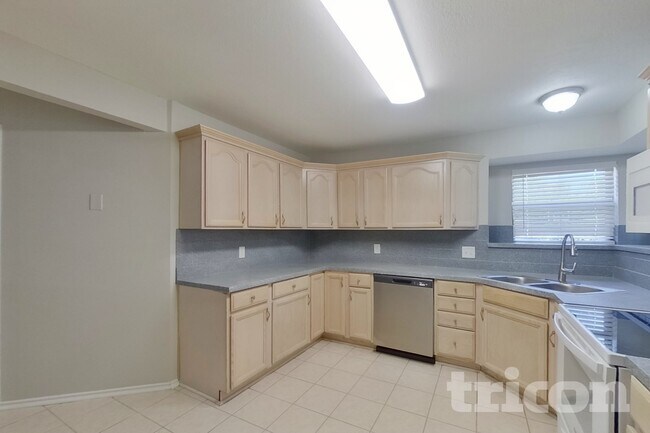 Building Photo - 3521 Kirby Creek Dr