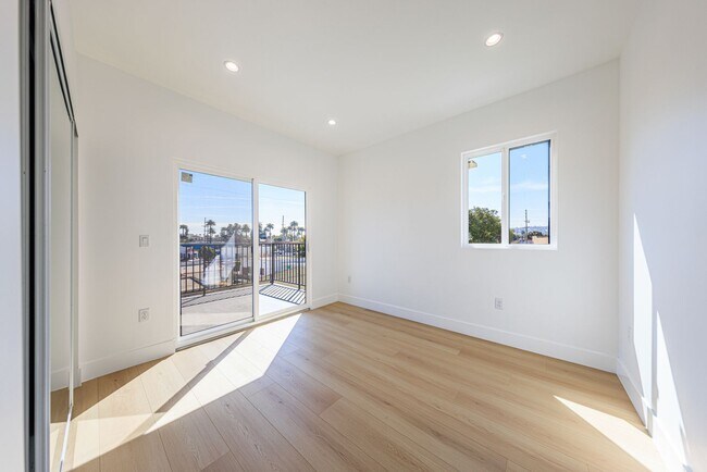 Building Photo - Luxury Never Before Lived in Townhomes!