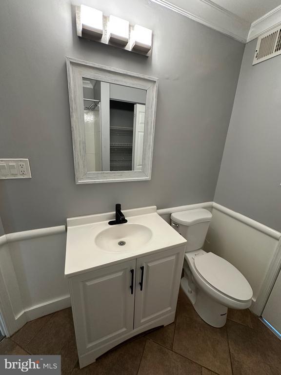 Building Photo - 9708 Lake Point Ct