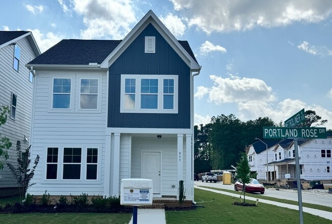 Building Photo - 833 Portland Rose Dr