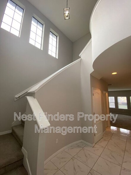 Building Photo - 601 Briar Way Ln