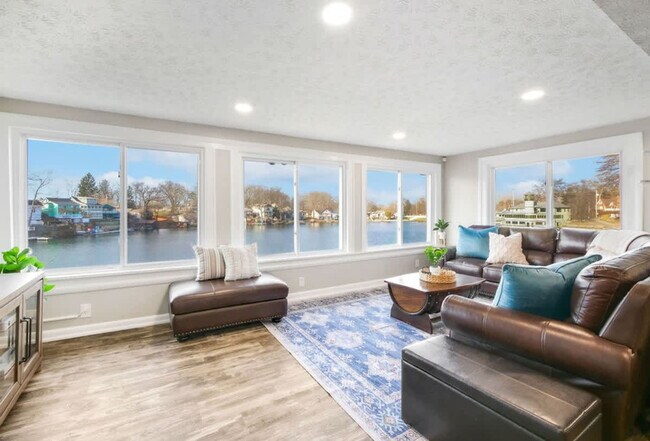 Building Photo - 3576 Portage Point Blvd