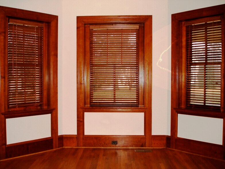 Building Photo - 218 W Montgomery Ave