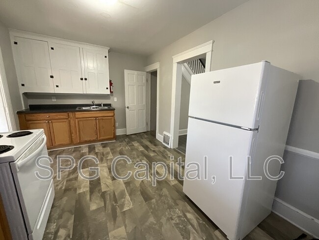 Building Photo - 32 Penn St