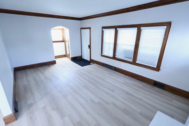 Building Photo - 295 Noble Ave