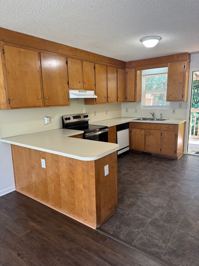 Building Photo - N Whisnant Quad