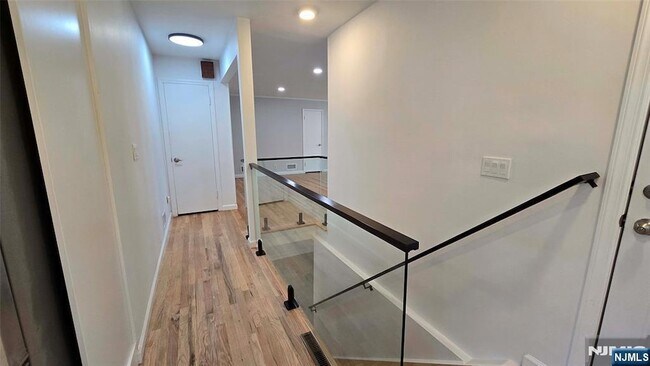 Building Photo - 40 Beechwood Rd