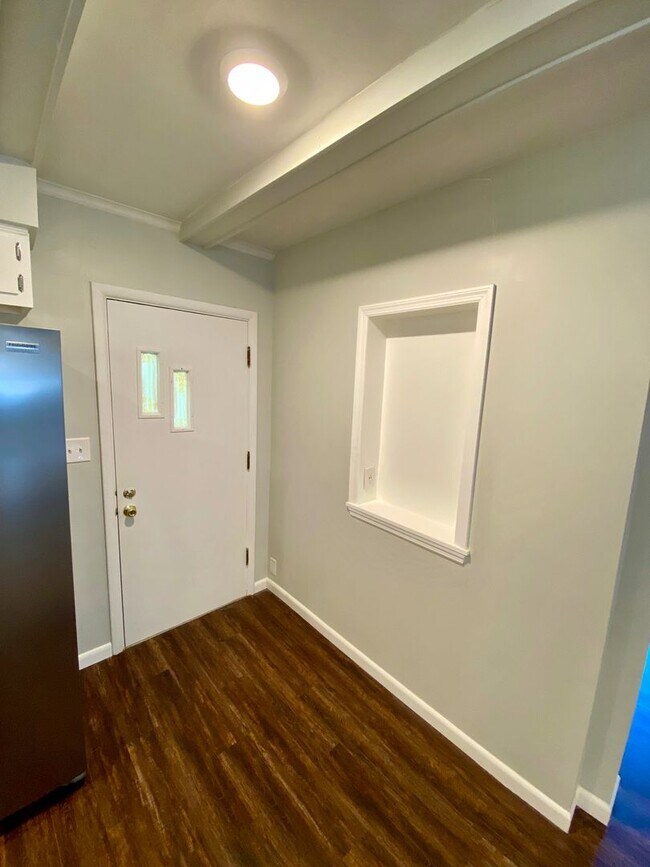 Building Photo - Remodeled Westgate Home with Attached Prof...