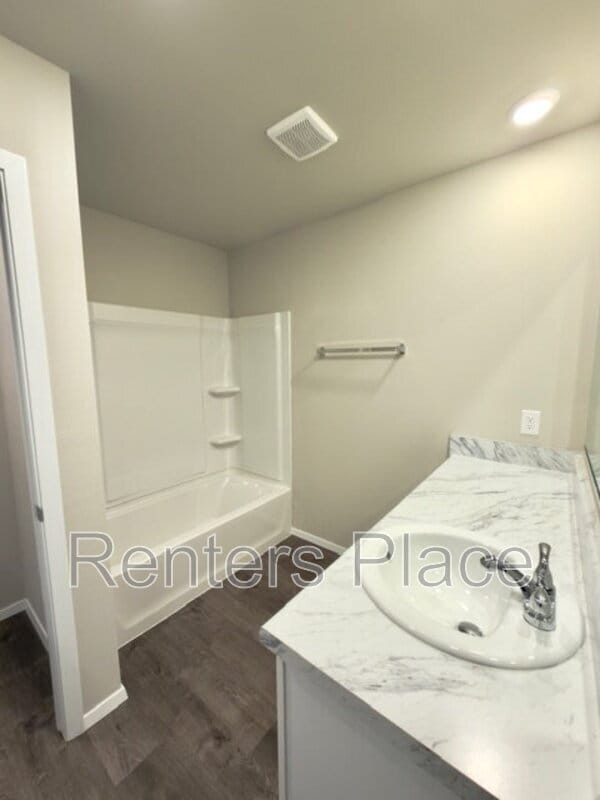 Building Photo - 1004 W Lawton Rd