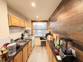 Building Photo - 5818 Hobart St