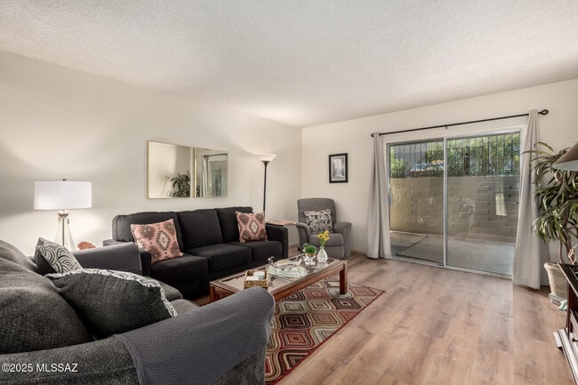 Building Photo - 4254 E La Cienega Dr
