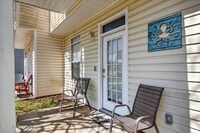 Building Photo - 1283 Century Oaks Dr