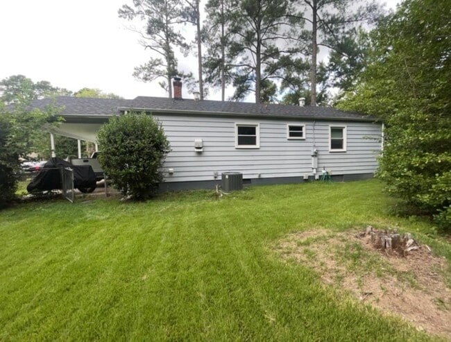 Building Photo - 943 Kingsway Rd