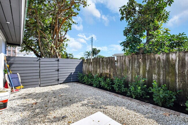 Building Photo - 2894 Florida Blvd