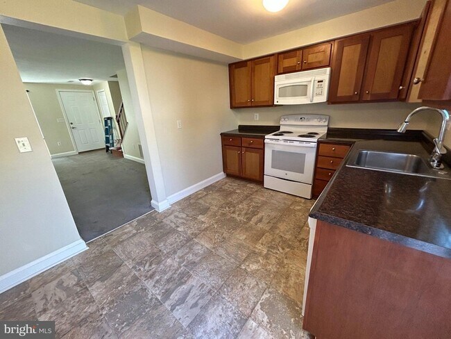 Building Photo - 8447 Braxted Ln