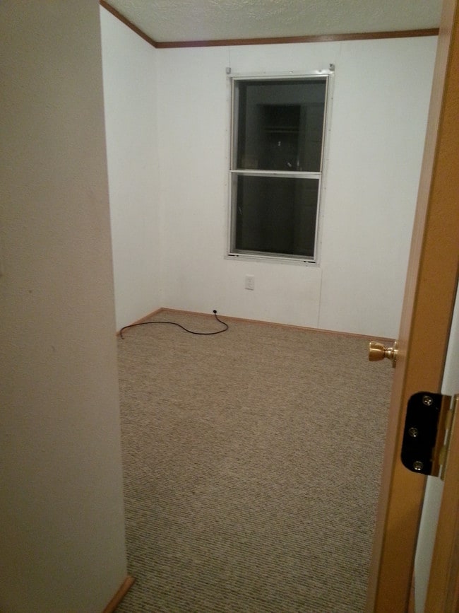 Building Photo - 313 Woodland Dr