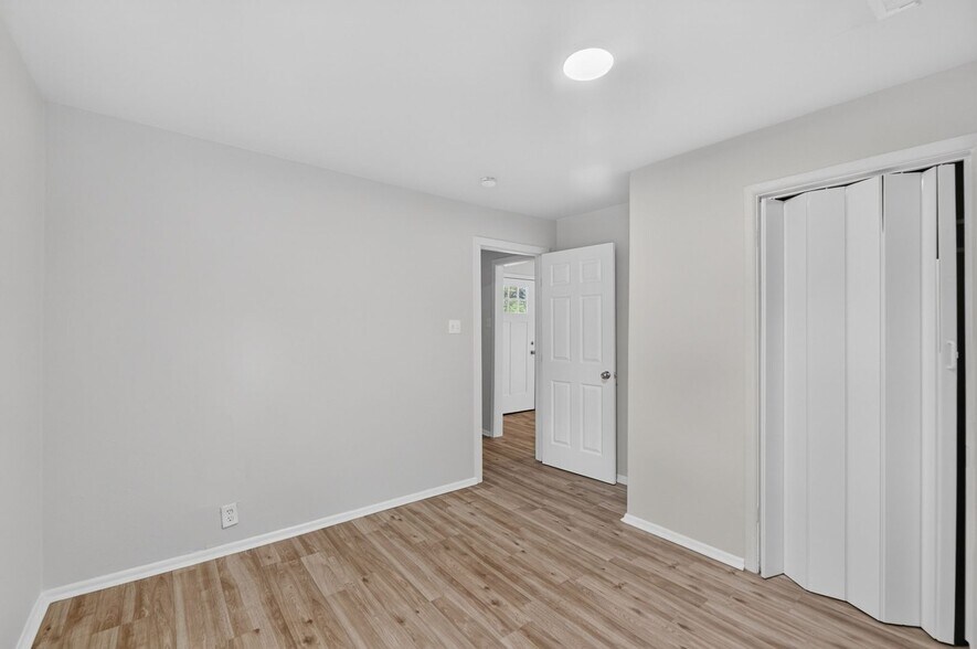 Building Photo - 2906 Christian Dr