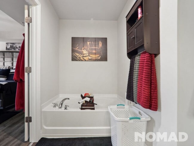 Building Photo - 3 Bedroom Townhome in Atlanta