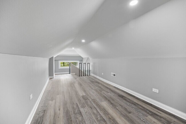 Building Photo - 7010 S Prairie Ave