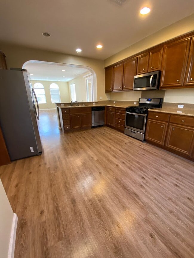 Building Photo - San Ramon Gale Ranch Townhouse 3BD/2.5BA with 4th Room for Office Loft! Community Pool Included!