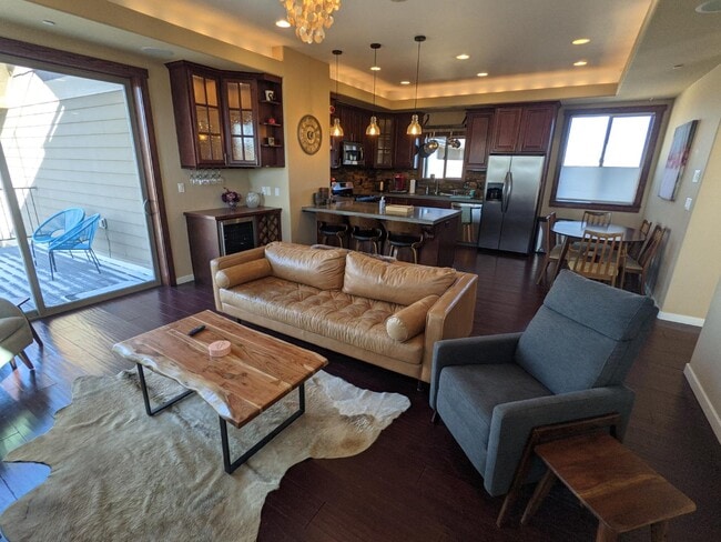 Building Photo - 538 S Fountaine St