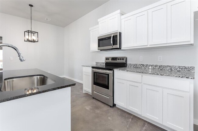 Building Photo - 2325 SW 90th Pl