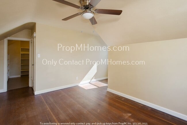 Building Photo - Delightful Two Bedroom Duplex In SE Portland - Fenced Yard!