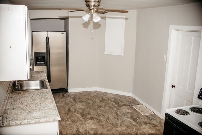 Building Photo - 145 Race St