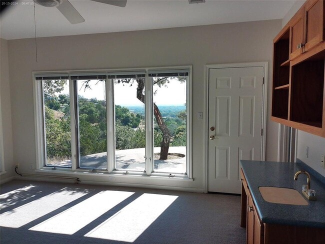Building Photo - 525 Northwood Hills Dr