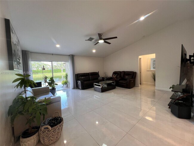 Building Photo - 1590 Orion Ln