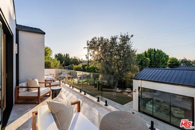 Building Photo - 16723 La Maida St
