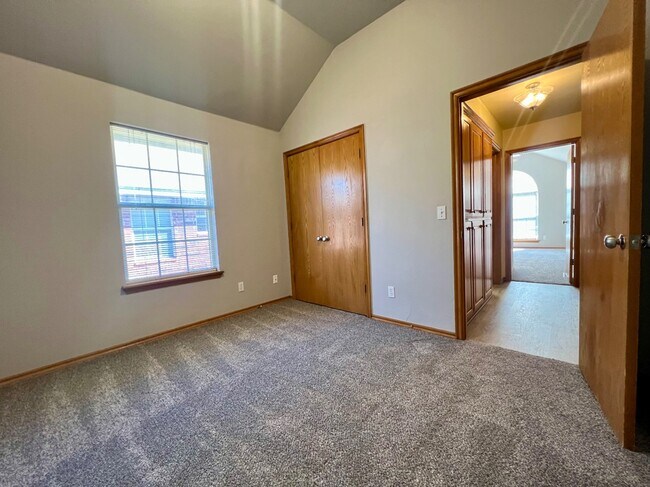 Building Photo - 2909 SE 96th St