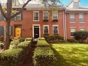 Building Photo - Charming Row House in Historic District
