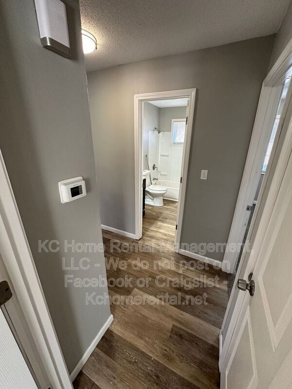 Building Photo - 10906 W 95th St