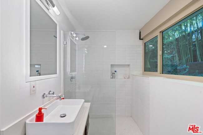 Building Photo - 1513 Forest Knoll Dr