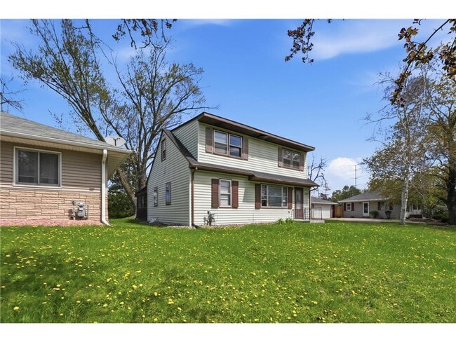 Building Photo - 1697 Rose Pl W