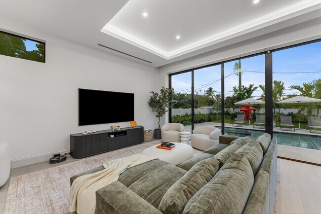 Building Photo - 220 S Swinton Ave