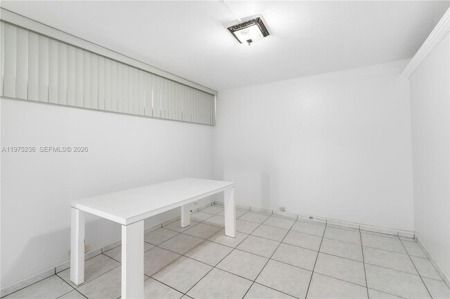 Building Photo - 6436 Miami Lakes Dr