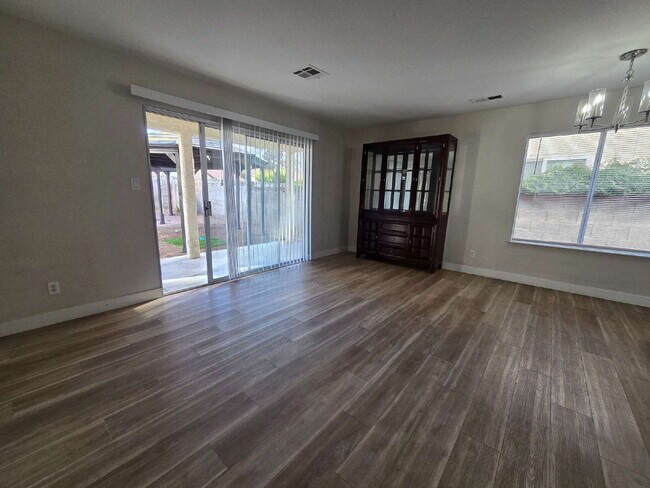 Building Photo - 6413 Sterling Springs Pkwy