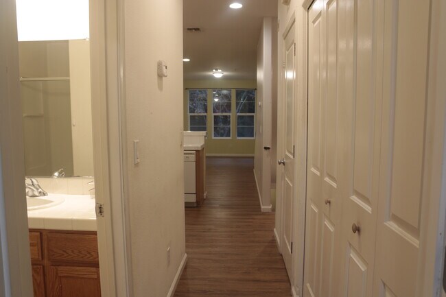 Building Photo - 464 Marina Way