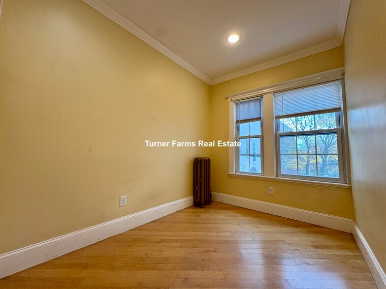 Building Photo - 156 Magazine St