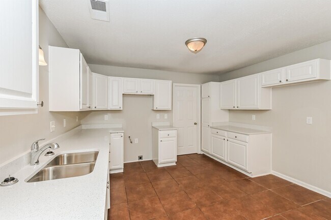 Building Photo - 4606 Northwood Hills Dr
