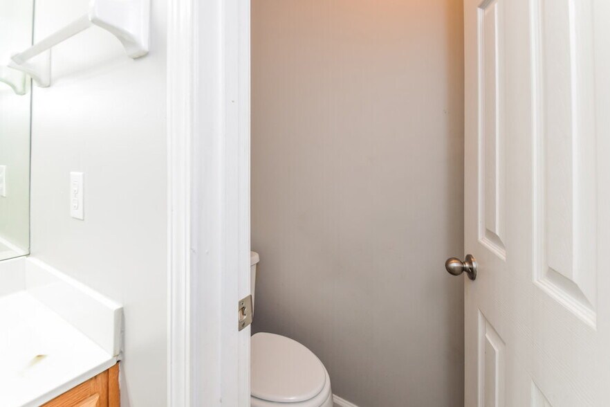 Building Photo - 9793 Dogwood Ct E
