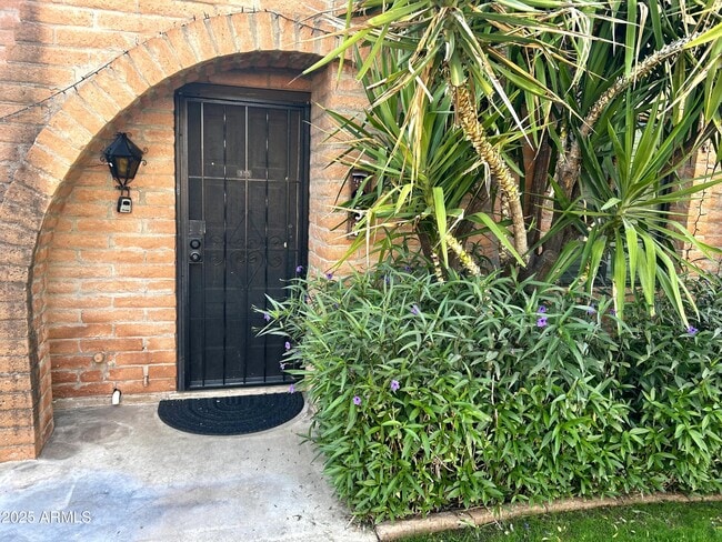 Building Photo - 3046 N 32nd St