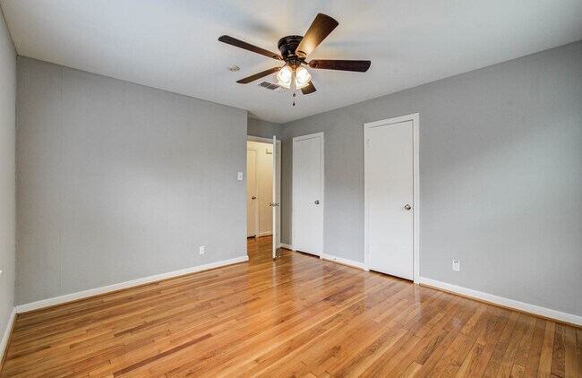 Building Photo - 5519 Huisache St