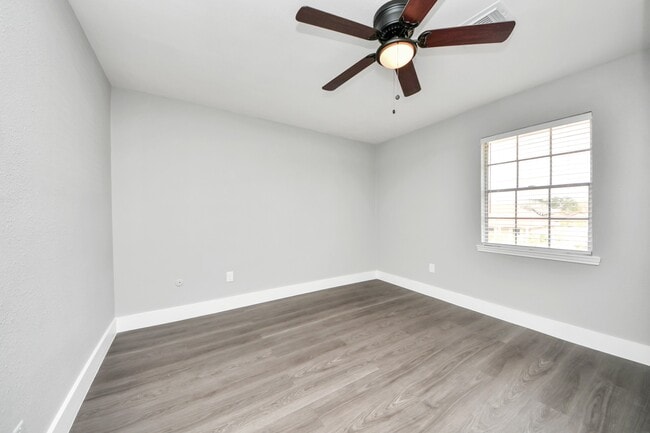 Building Photo - 15423 Ridingwood Dr
